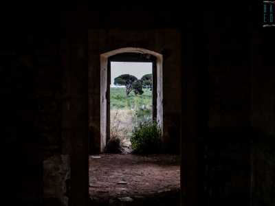 E un altro spettacolo si apre quando ci si incunea nei piccoli ambienti laterali, dotati di finestre...
